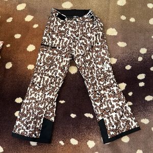 Like new The North Face girls leopard print ski pants size M so cute!
